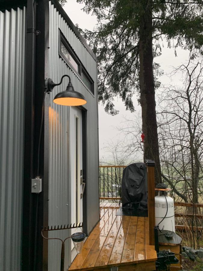 Tiny House Big View Hotel Chilliwack Exterior foto