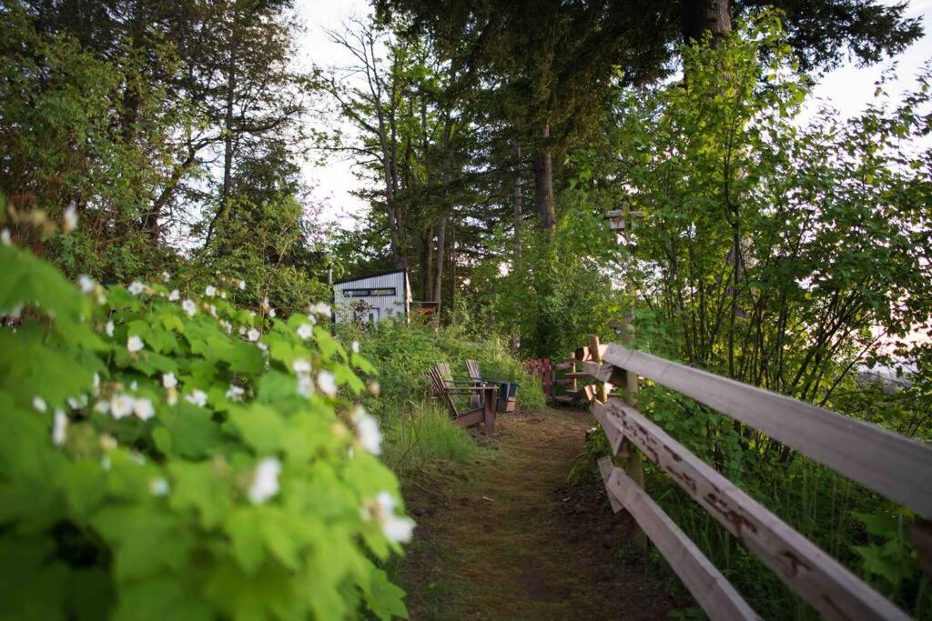 Tiny House Big View Hotel Chilliwack Exterior foto